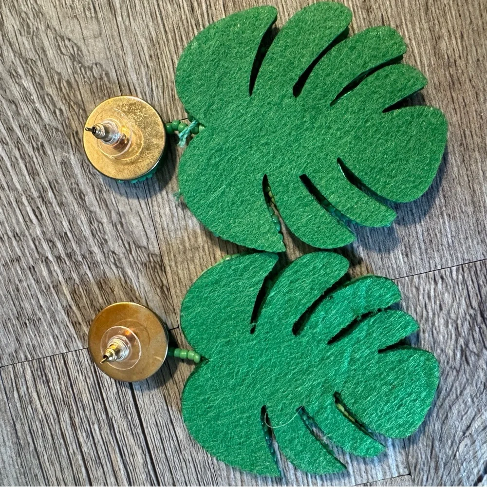 Green Beaded Leaf Earrings - Picture 2 of 2